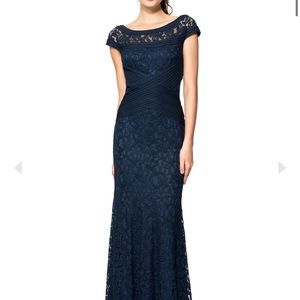 Tadashi Shoji - PINTUCK JERSEY AND LACE CAP SLEEVE GOWN size 16 US